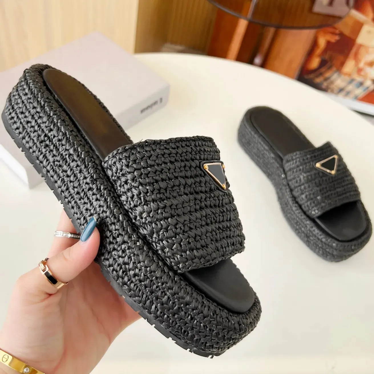 Designer Sandals Women Platform Slippers Straw Fashion Slip On Gold Buckle Black White Gold Woman Sandale Lightweight Casual Sandals Pool Sliders Beach Shoes