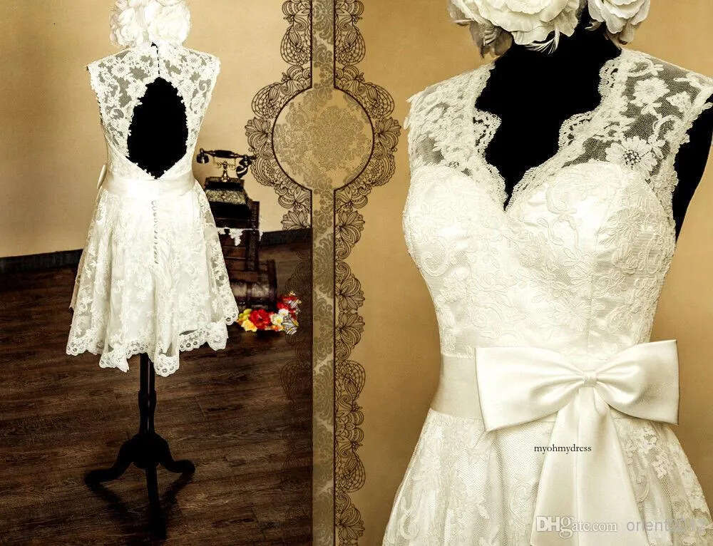 Top Quality Knee Length Vintage Dress Features V-Cut Neckline And Keyhole Open Back Short Lace Wedding Gowns Custom Made 0510
