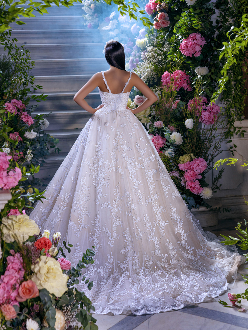 Beauty Sparkly Lace Sweetheart A-line Wedding Dress Beading Pearls Appliques Spagheti Straps Sleeveless Bridal Gowns embroidered With Multi-layered La