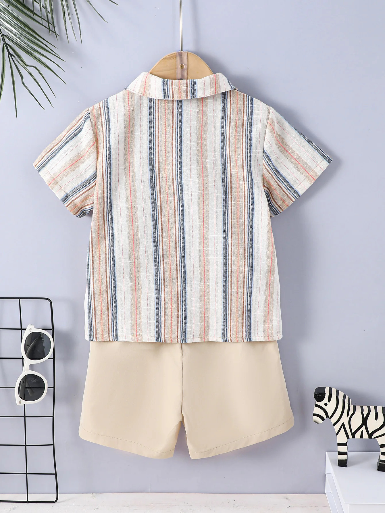 Two-Piece Boys Color Vertical Print Material Short-Sleeved Open-Front Lapel Shirt And Casual Quarter Pants Summer Style 240428