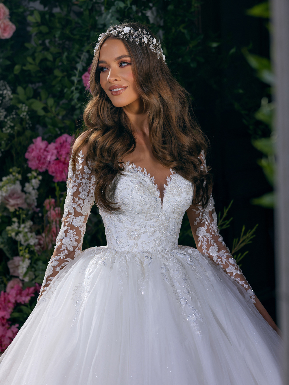 Elegance Sheer Neck Ball Gown Wedding Dress Delicate Beading Pearls Aplliques Lace Full Sleeves Bridal Gowns