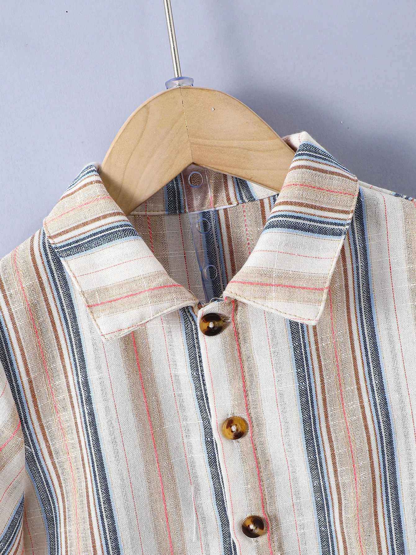 Two-Piece Boys Color Vertical Print Material Short-Sleeved Open-Front Lapel Shirt And Casual Quarter Pants Summer Style 240428