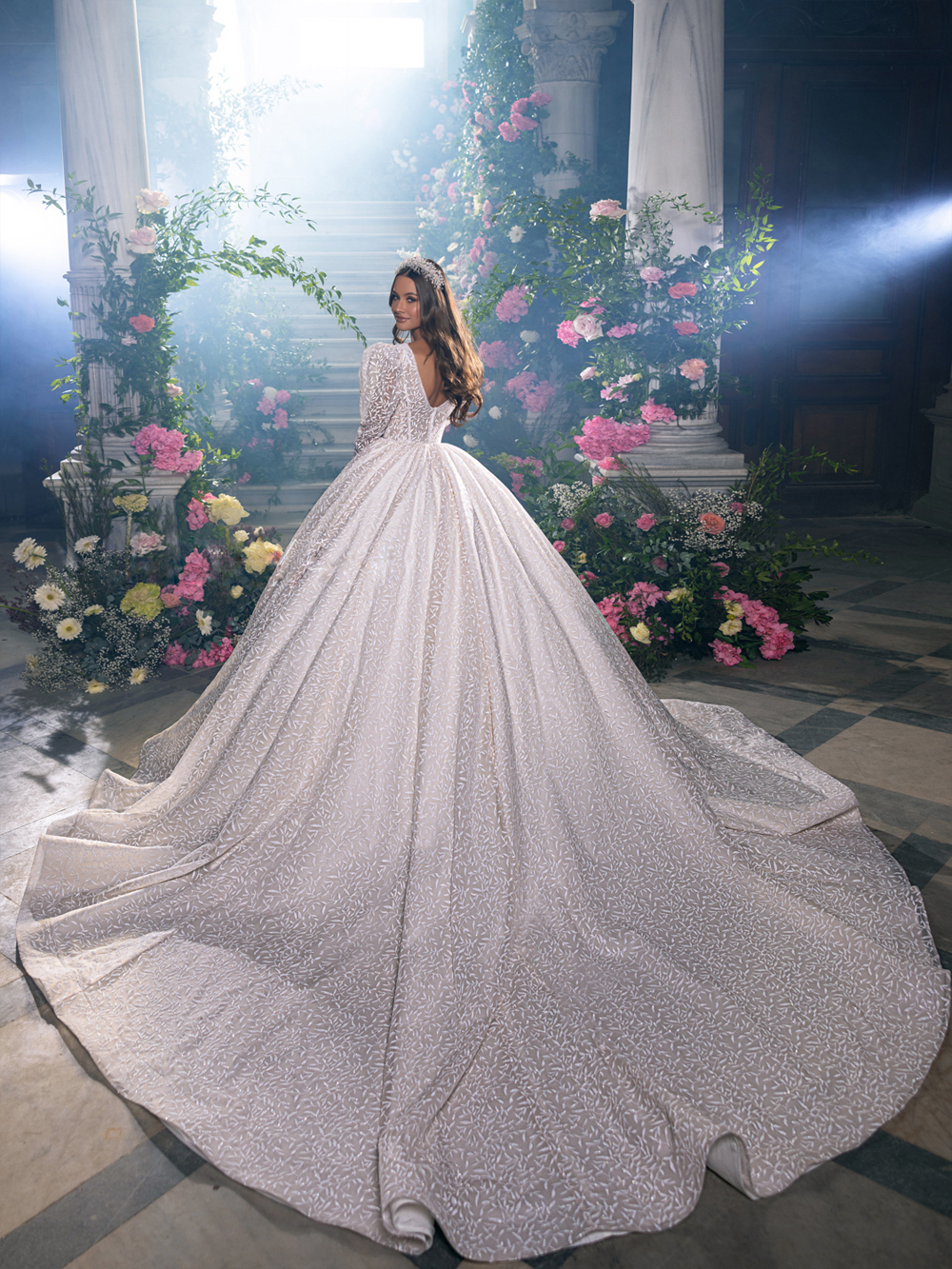 Romantic Floral Prints V-neck Ball Gown Wedding Dress Delicate Beading Sequined Embroidery Lace Full Sleeves Bridal Gowns New Arrival