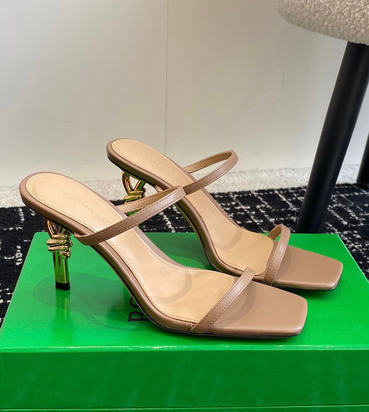 Famous 2025S/S Mule Knot Sandals Shoes Gold/Sliver Metal Heels Leather Ankle Strap Lady Slippers Elegant Lady ladiator Sandalias EU35-43