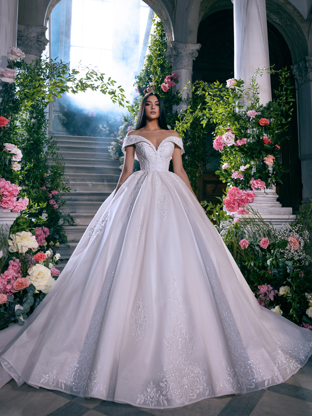 Luxury Beading Pearls Appliques Lace Scalloped Ball Gown Wedding Dress Delicate Embroidery Off Shoulder Sleeves Bridal Gowns New Arrival