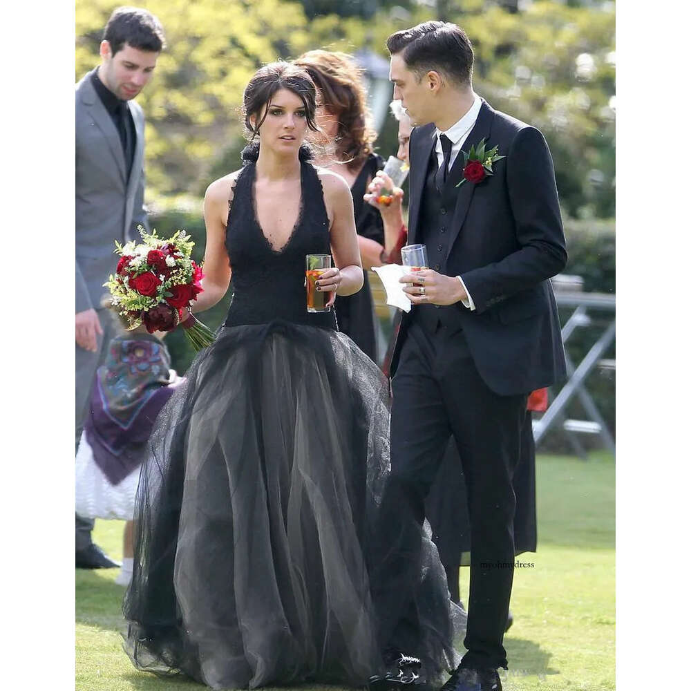 2018 Unique Black Wedding Dresses Halter A-Line Weddding Gowns Puffy Tulle Dress Lace Appliques Backless Sweep Train Bridal Gowns 0510