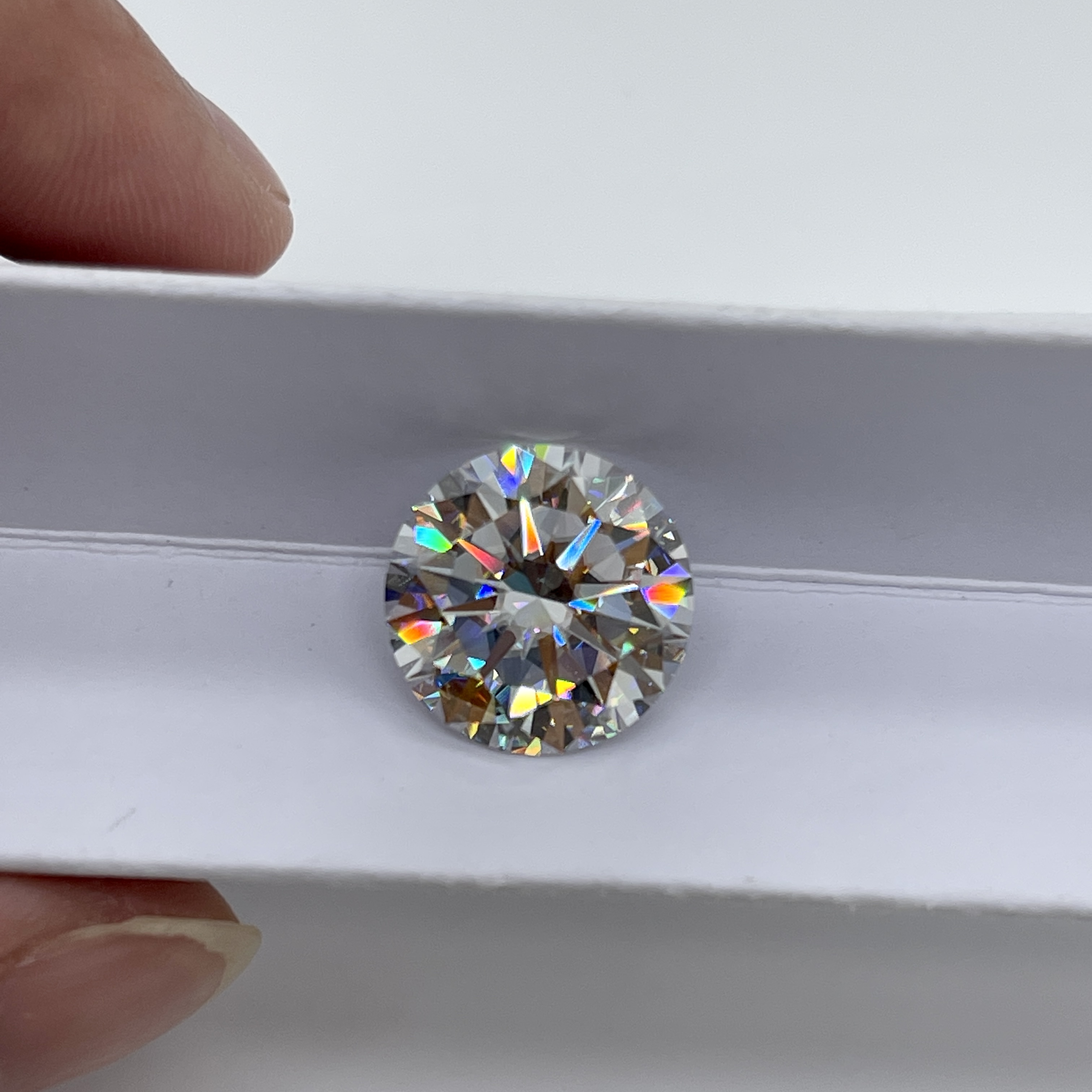 LOTUSMAPLE 0.1CT - 7CT G color FL-VVS1 moissanite diamond round brilliant 3EX cut lab synthetic stone test positive each one ≥0.5CT with a free GRA certificate