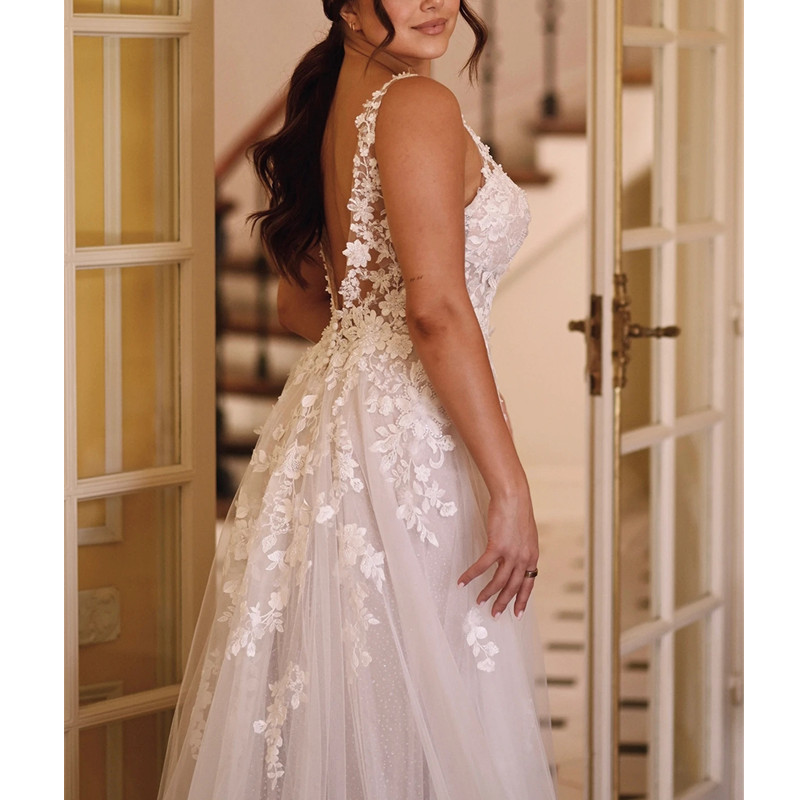 Sexy V Neck Wedding Dresses Classic Backless Appliques Bridal Gowns Sleeveless Princess Custom Made Plus Size Bride Dress
