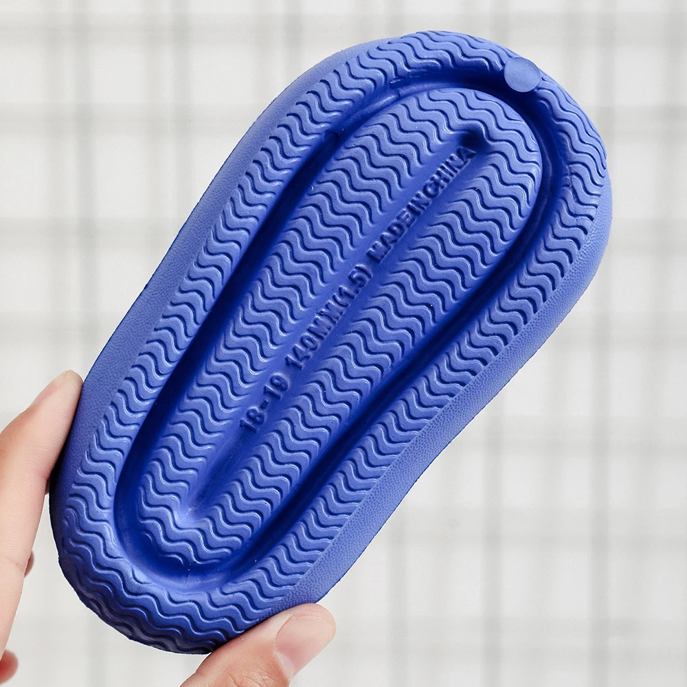 Summer Kids Sandals Cute Boy Girl Hole SolidColor Soft Sole Beach Slippers Flat Childrens Garden Shoes Toddler 240509