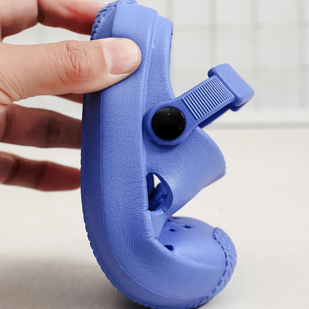 Summer Kids Sandals Cute Boy Girl Hole SolidColor Soft Sole Beach Slippers Flat Childrens Garden Shoes Toddler 240509