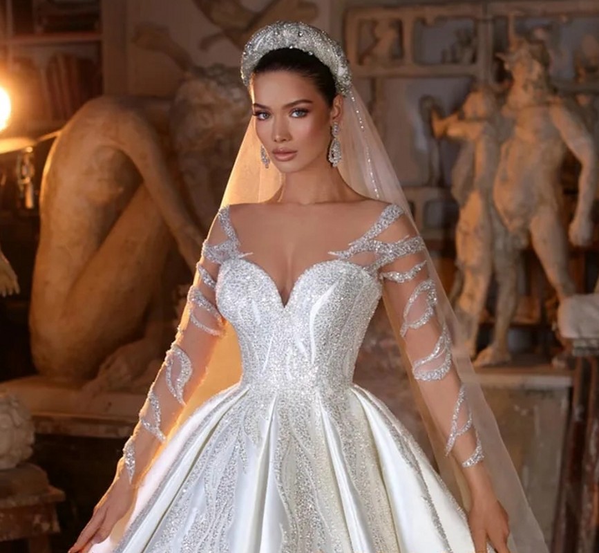 2025 Satin Princess Wedding Dresses V-Neck Sequin Beads Long Illusion Sleeve Bride Gowns Country Bridal Dress Vestido De Novia Robe Mariee