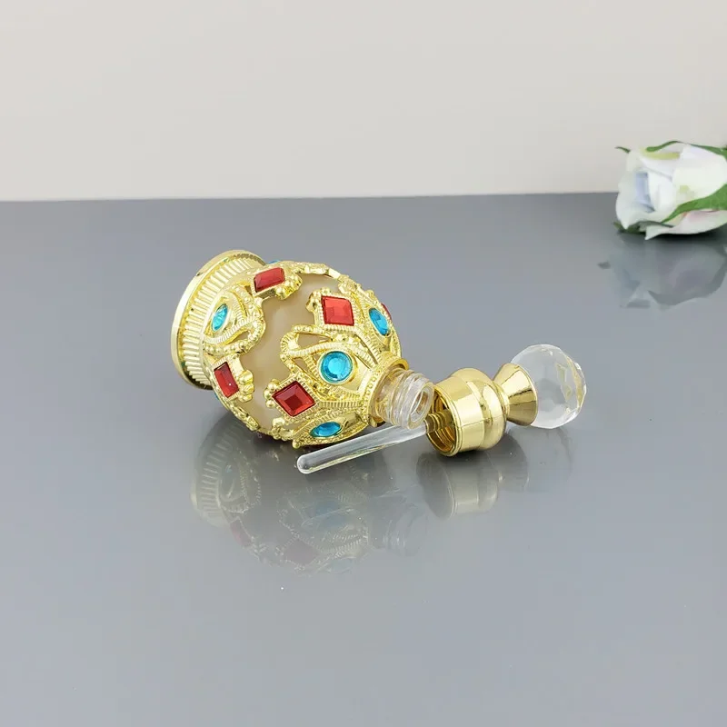 2024 1PC Vintage Metal Perfume Bottle Arab Style Essential Oils Dropper Bottle Container Middle East Weeding Decoration Giftfor vintage