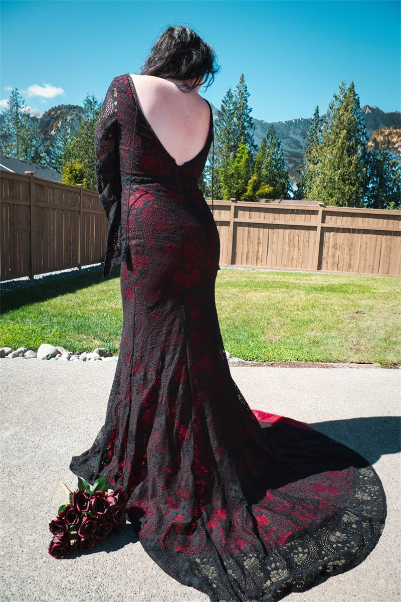 Vintage Black Lace Boho Mermaid Wedding Dresses Gothic Bridal Gowns V-Neck Backless Sexy Beach Bridal Gowns Flare Long Sleeves
