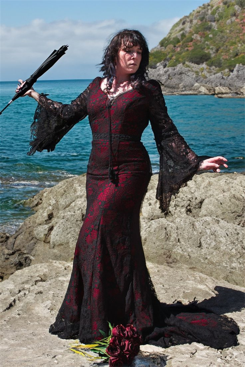 Vintage Black Lace Boho Mermaid Wedding Dresses Gothic Bridal Gowns V-Neck Backless Sexy Beach Bridal Gowns Flare Long Sleeves