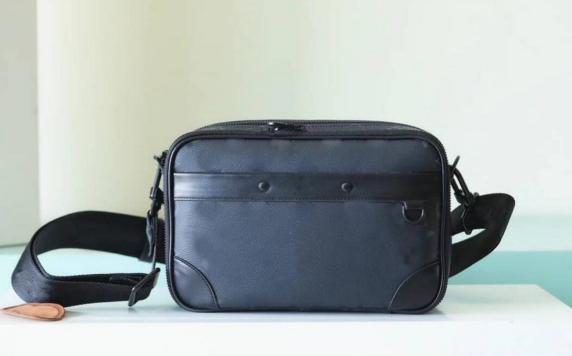 Top Quality Designer Waist bags men women Luxury Evening Bags messenger bag classic Magnetic closed coated canvas leather Shoulder bag Crossbody bag