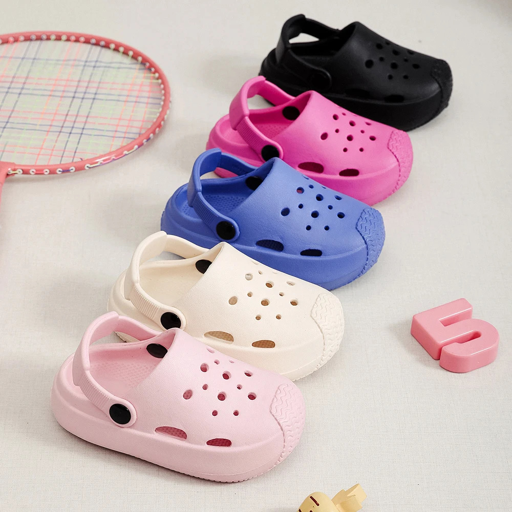 Summer Kids Sandals Cute Boy Girl Hole SolidColor Soft Sole Beach Slippers Flat Childrens Garden Shoes Toddler 240509