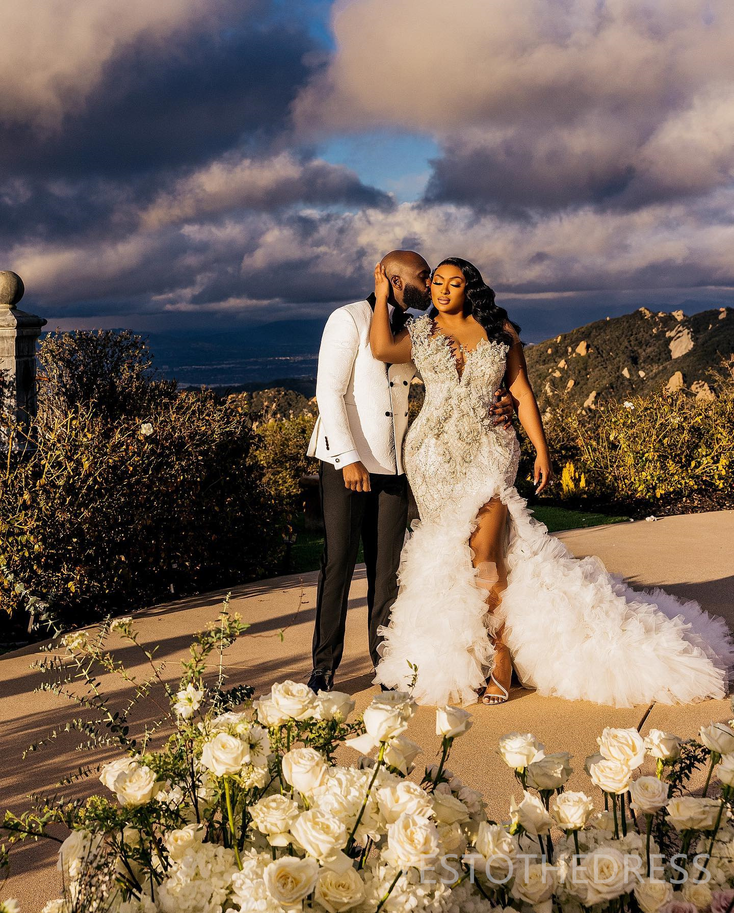 2024 Plus Size Mermaid Wedding Dress Bridal Gowns for Bride Illusion Sheer Neck Bead Pearls Rhinestones Decorated Side Split Ruffles Wedding Gowns for