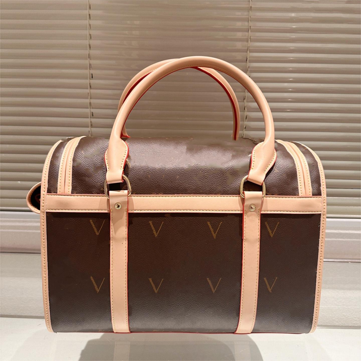 Designer Pet Carrier Bags Leather Classic Pattern Outgoing Bag Teddy Aviation Web Window with Handles Tote Easy for Breathe