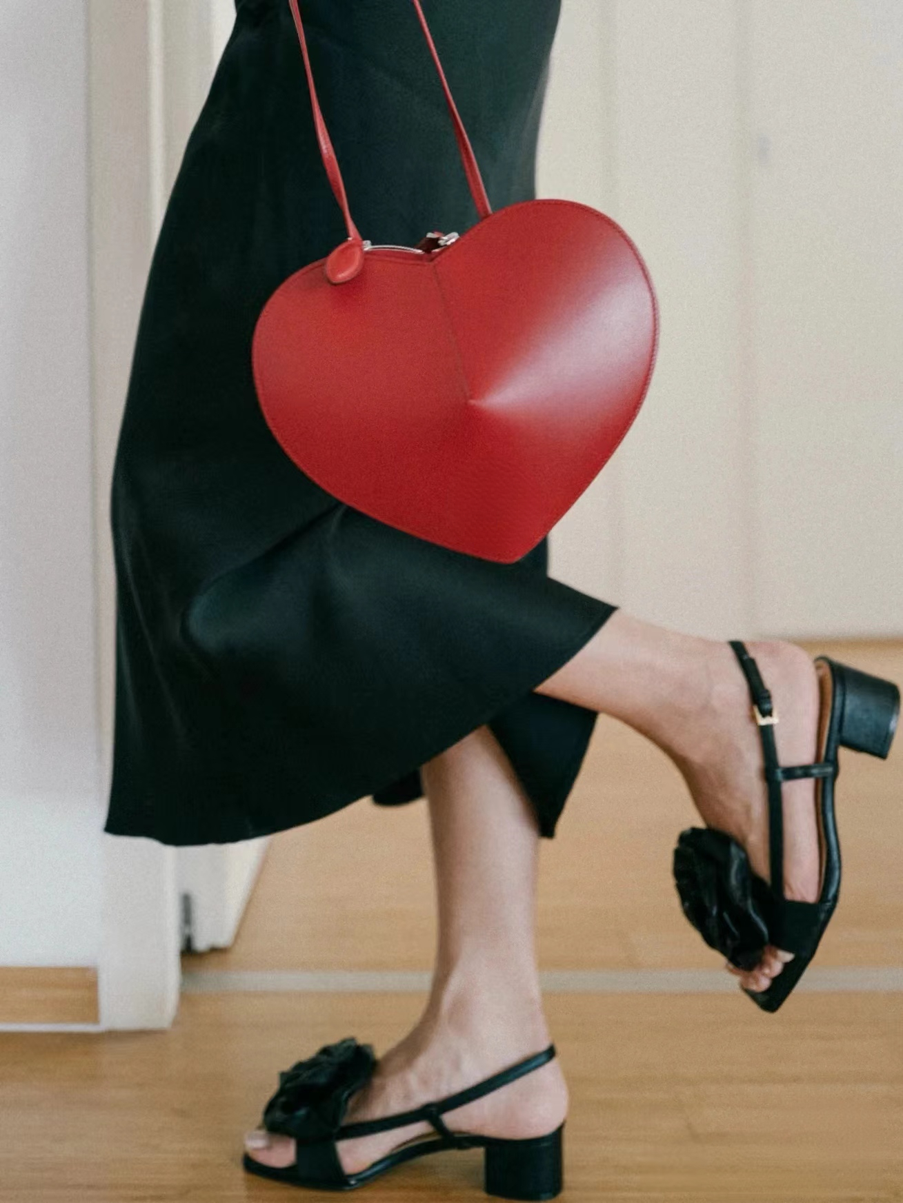 Designer bag Genuine Leather Peach Heart Shaped Cross Body Red Female Purses And Handbags Brand Phone Bag For Party Luxury Bag