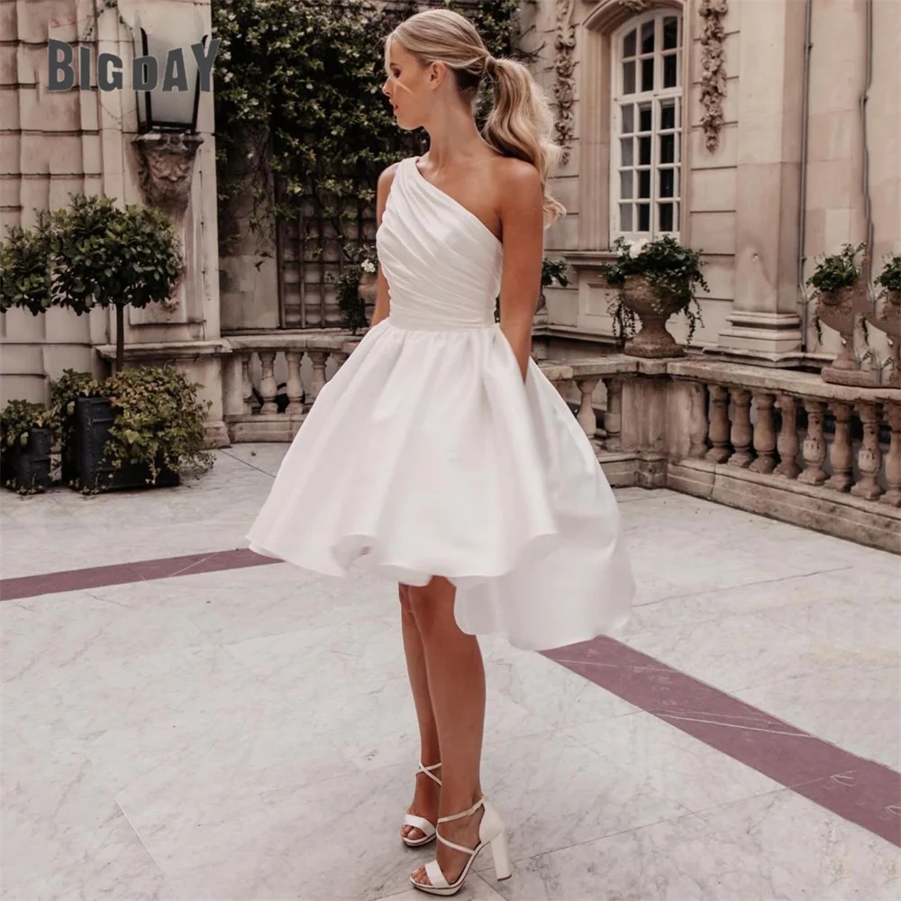 Elegant Short Wedding Dresses 2025 One Shoulder Open Back Pleat Satin Spaghetti Straps Bridal Gown Above Knee Vestidos De Noiva