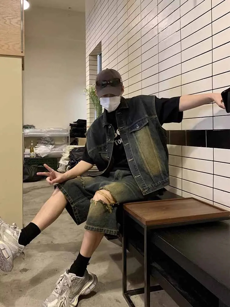 High Street Retro Denim Set Men Sleeveless Cargo Cowboy Vestloose Jean Shorts Male Two Piece Sets Harajuku Casual Suits Summer 240429