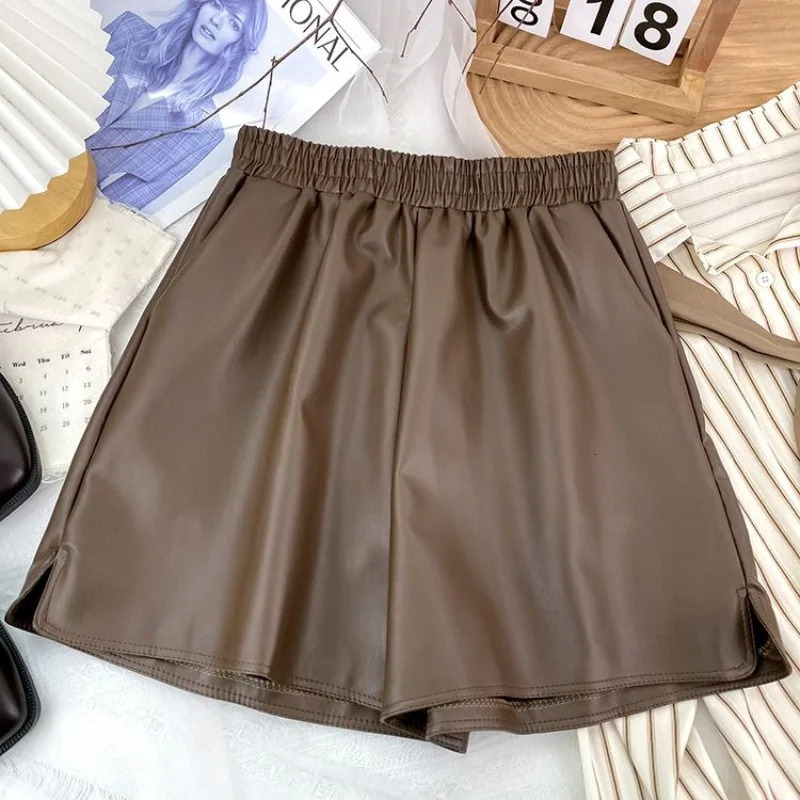 Womens Solid Elastic Waist Ruched Pocket Wide Leg Autumn and Winter High Waited Loose Fashionable All Match Leather Shorts 240428