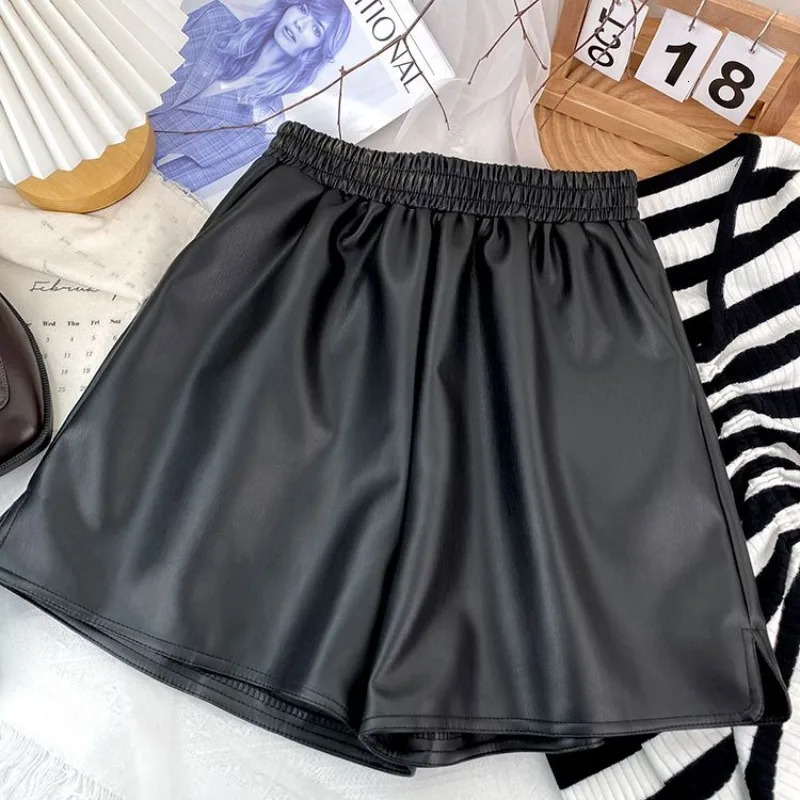 Womens Solid Elastic Waist Ruched Pocket Wide Leg Autumn and Winter High Waited Loose Fashionable All Match Leather Shorts 240428