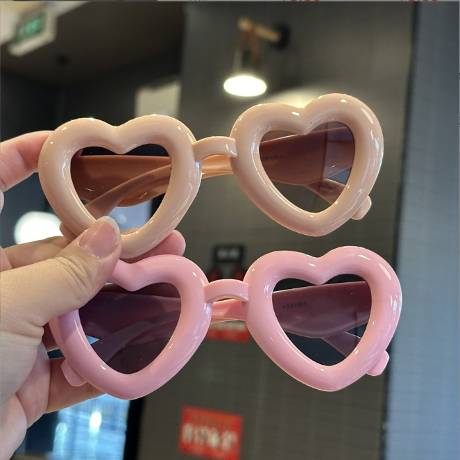 Kids Girls Boys Sunglass Fashion Love Heart Children Cute Sexy retro Cat Eye Vintage Sunglasses Hot Trendy Z260305
