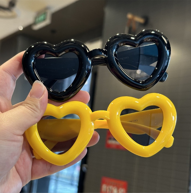 Kids Girls Boys Sunglass Fashion Love Heart Children Cute Sexy retro Cat Eye Vintage Sunglasses Hot Trendy Z260305