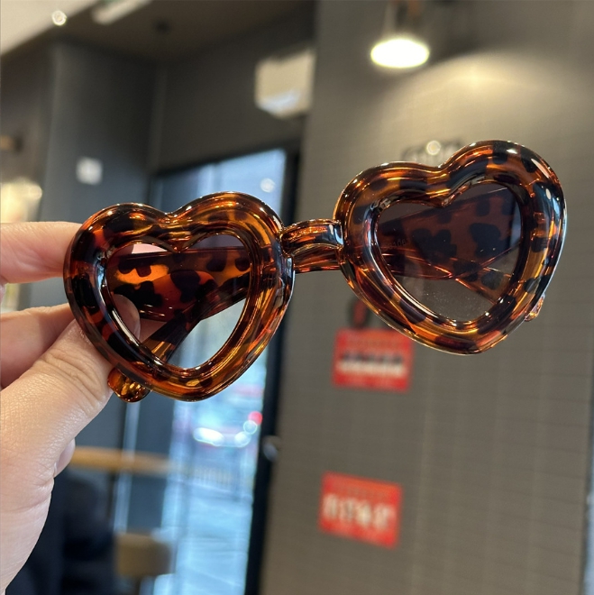 Kids Girls Boys Sunglass Fashion Love Heart Children Cute Sexy retro Cat Eye Vintage Sunglasses Hot Trendy Z260305