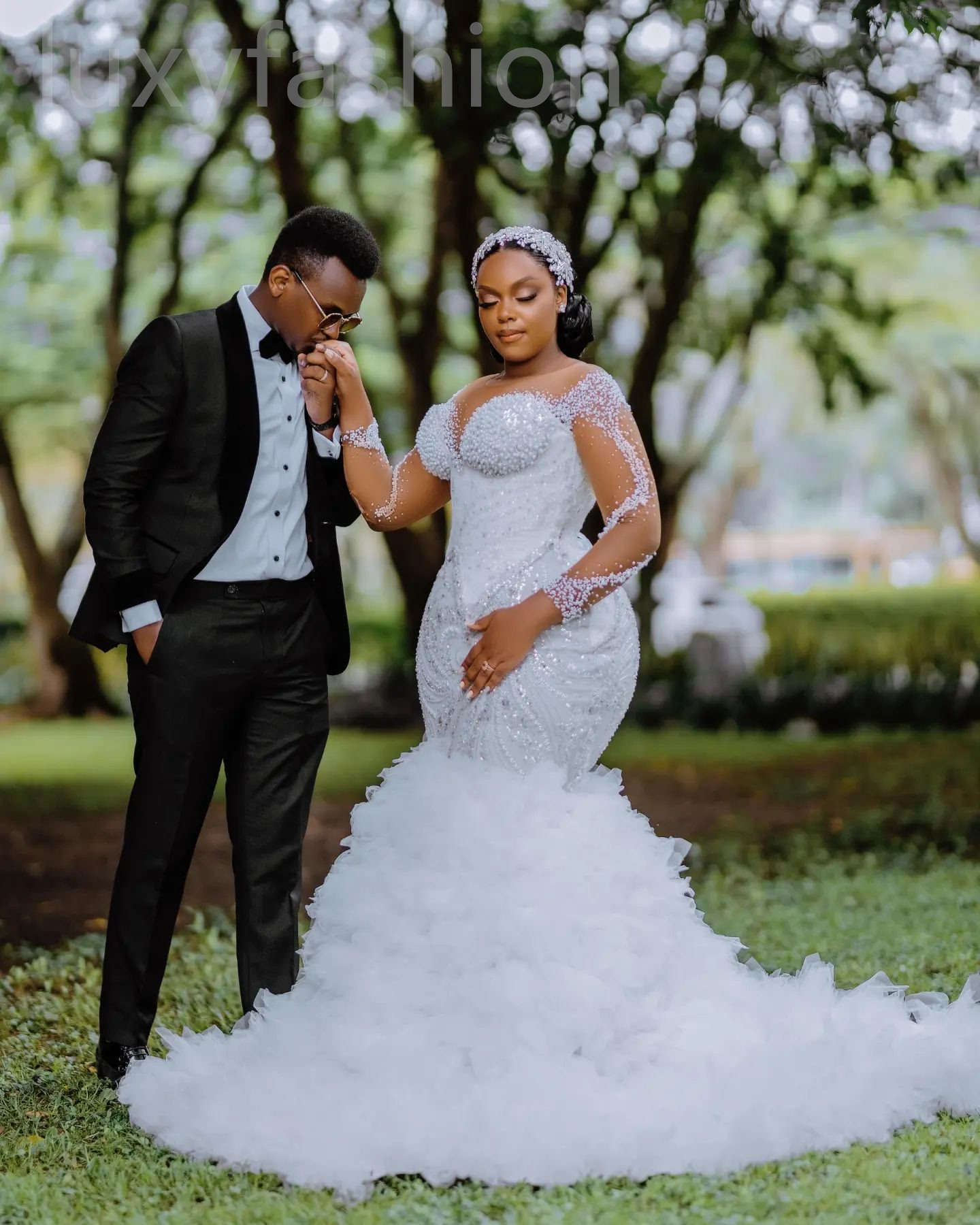 Aso Ebi 2024 White Mermaid Wedding Dress Sheer Neck Beaded Sequined Tiers Tulle Sexy Bridal Gowns Dresses LF05