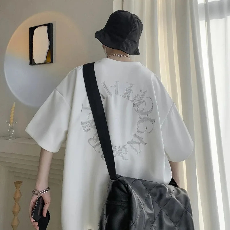 Retro Letter Round Embroidered Suede Short Sleeved Tshirt for Men and Women Summer Ins Fashion Trend Loose Comfy Couple Tee 240507Z