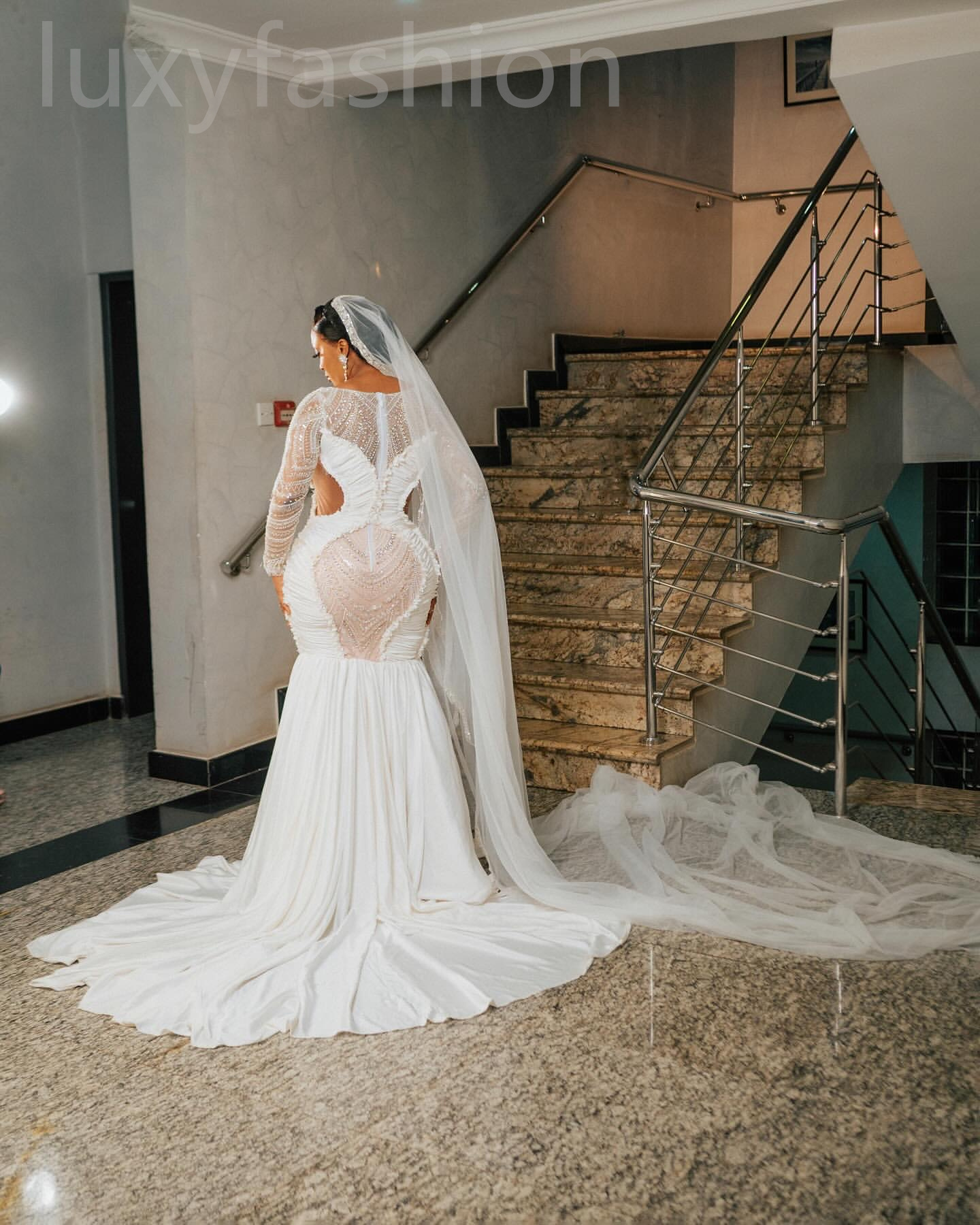 Aso Ebi 2024 Ivory Mermaid Wedding Dress Beaded Crystals Deep V-neck Satin Luxurious Bridal Gowns Dresses LF034