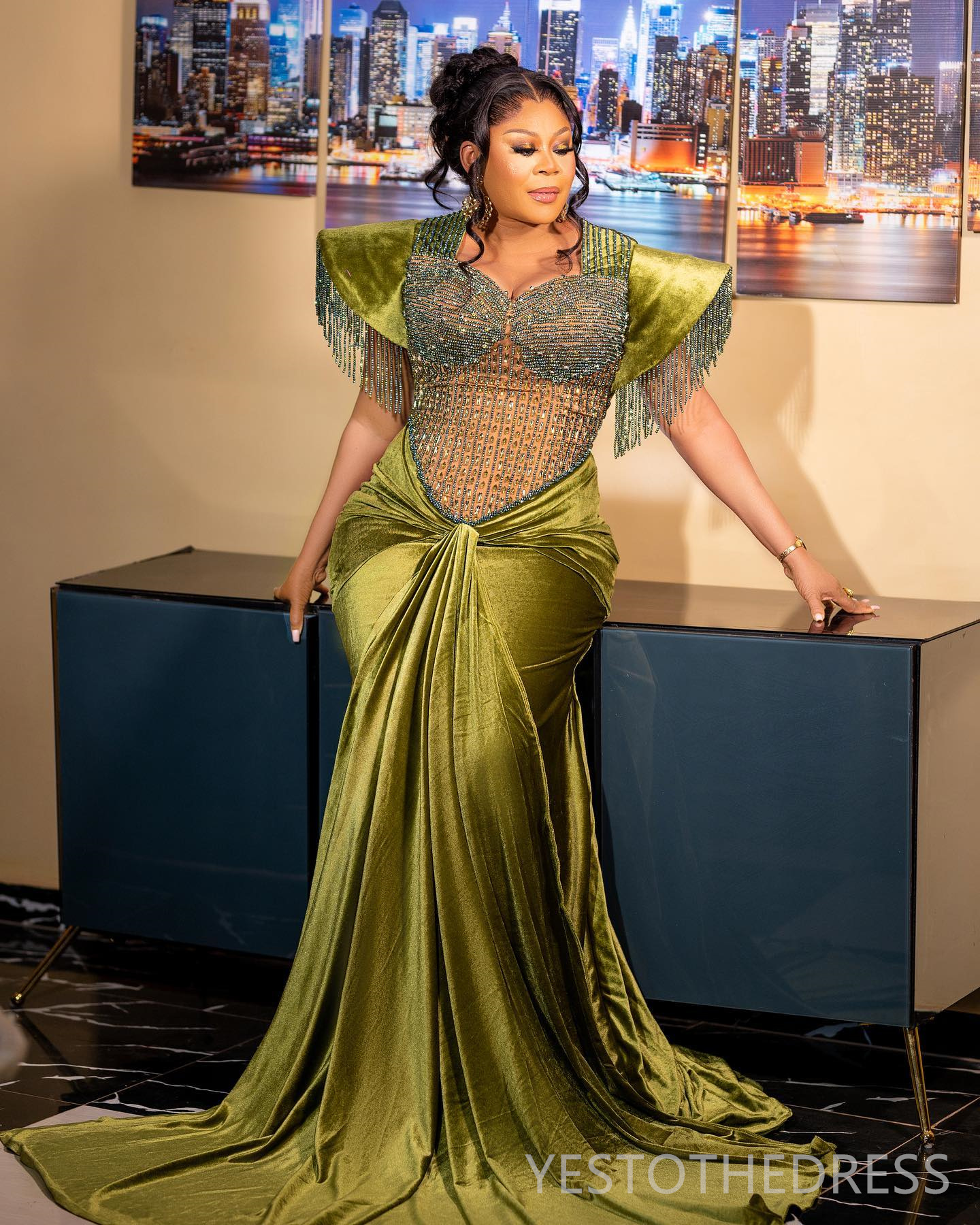 2024 Olive Plus Size Prom Dresses for Special Occasions Promdress Illusion Velvet Beaded Tassel Beading Birthday Dress Second Reception Engagement Gow