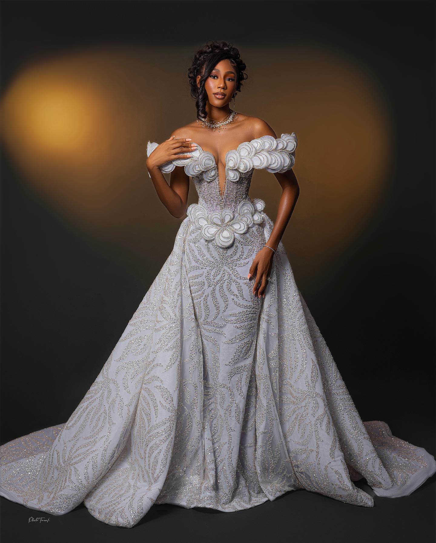 Stunning crystal Mermaid Wedding Drs with detachable train appliqued off shoulder Bridal Gowns for black women backls African Arabic plus size wedding
