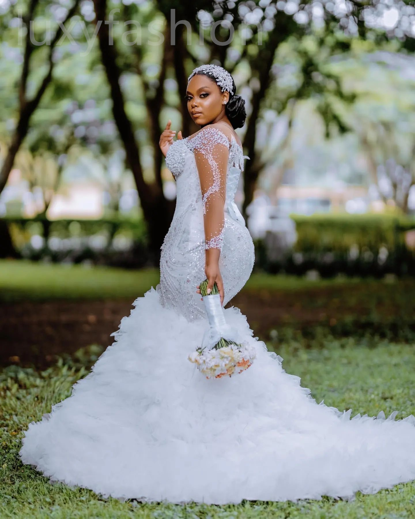 Aso Ebi 2024 White Mermaid Wedding Dress Sheer Neck Beaded Sequined Tiers Tulle Sexy Bridal Gowns Dresses LF05