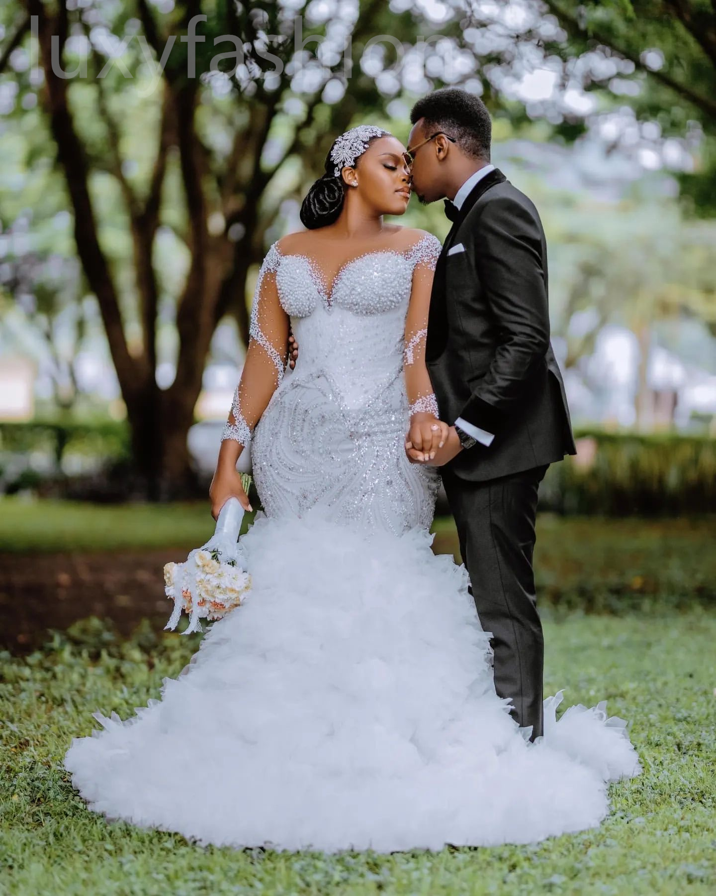 Aso Ebi 2024 White Mermaid Wedding Dress Sheer Neck Beaded Sequined Tiers Tulle Sexy Bridal Gowns Dresses LF05