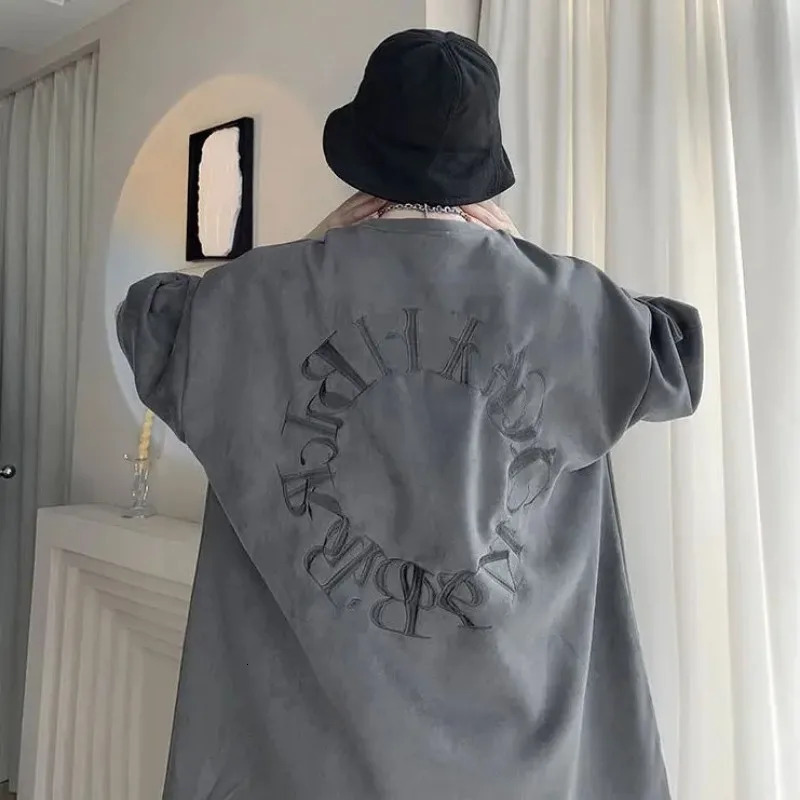 Retro Letter Round Embroidered Suede Short Sleeved Tshirt for Men and Women Summer Ins Fashion Trend Loose Comfy Couple Tee 240507Z