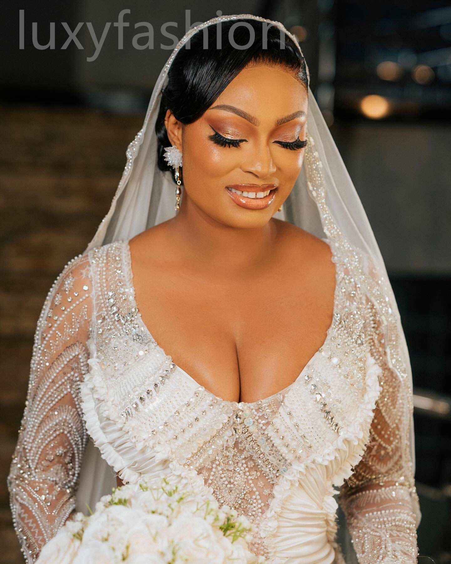 Aso Ebi 2024 Ivory Mermaid Wedding Dress Beaded Crystals Deep V-neck Satin Luxurious Bridal Gowns Dresses LF034