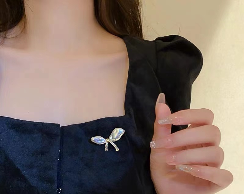 irregular pearl bow brooch, diamond crystal rhinestone lapel pin, non slip buckle clothing accessories