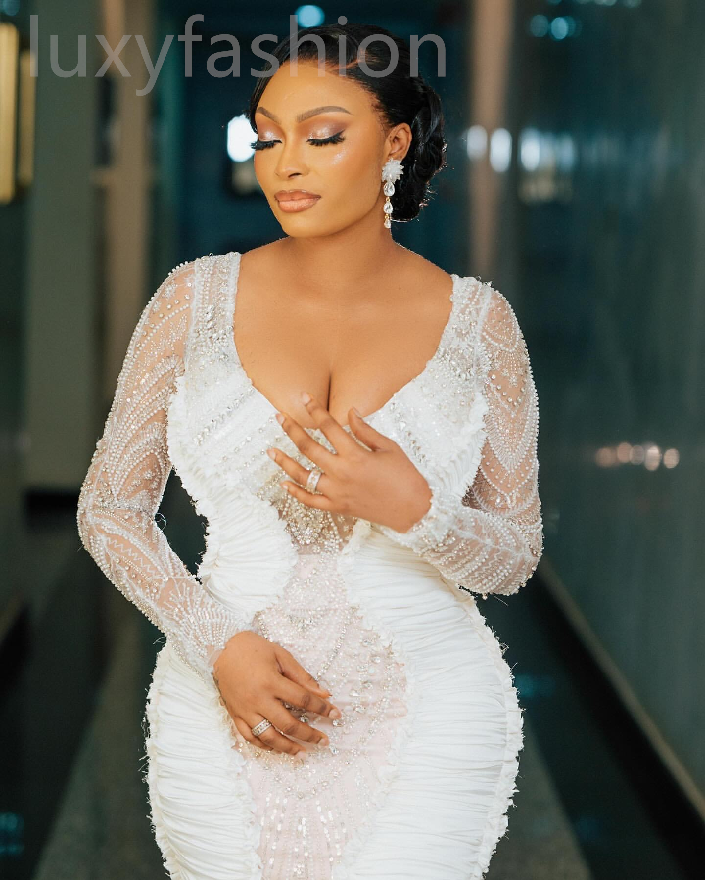 Aso Ebi 2024 Ivory Mermaid Wedding Dress Beaded Crystals Deep V-neck Satin Luxurious Bridal Gowns Dresses LF034