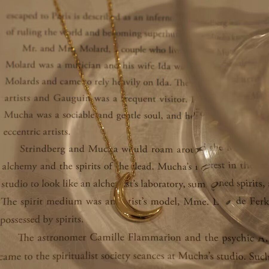 Chain For Man woman necklace Trendy Jewelry Classic Crescent Horn 18K Gold Plated Moon Necklace Women Crystal