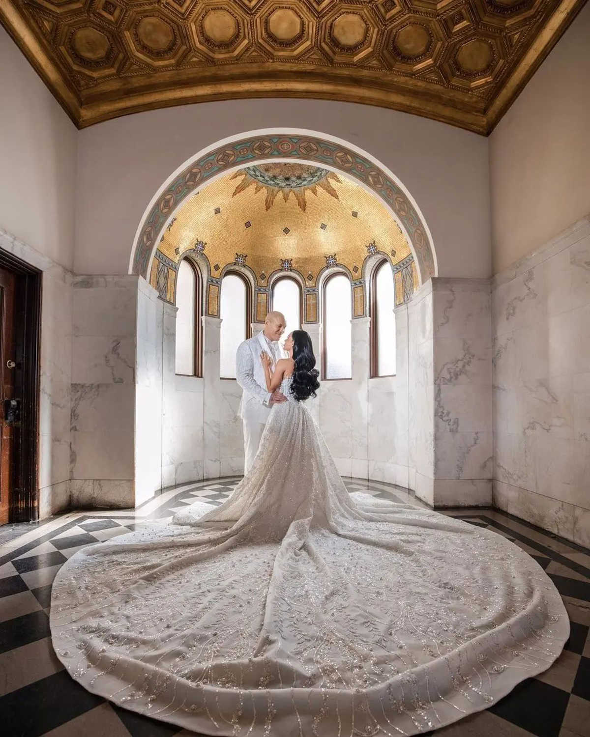 Luxury Mermaid Wedding Dresses Pearls Beads Crystal Lace 3D Appliques Detachable Train Backless Custom Made Plus Size Bridal Gown Vestidos De Novia