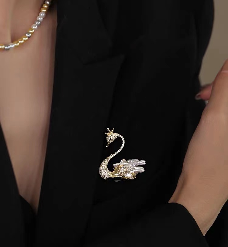 hot selling Swan brooch Natural Baroque Freshwater Pearl brooch Love brooch Women
