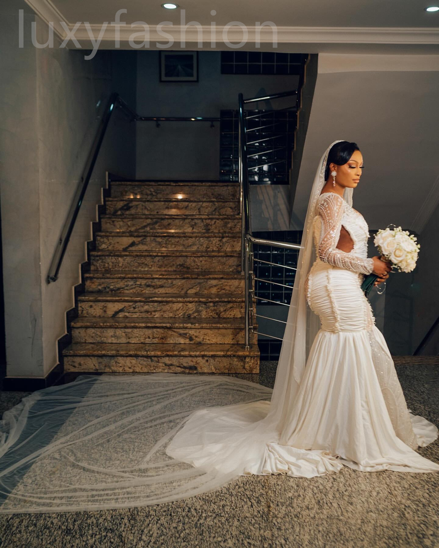 Aso Ebi 2024 Ivory Mermaid Wedding Dress Beaded Crystals Deep V-neck Satin Luxurious Bridal Gowns Dresses LF034