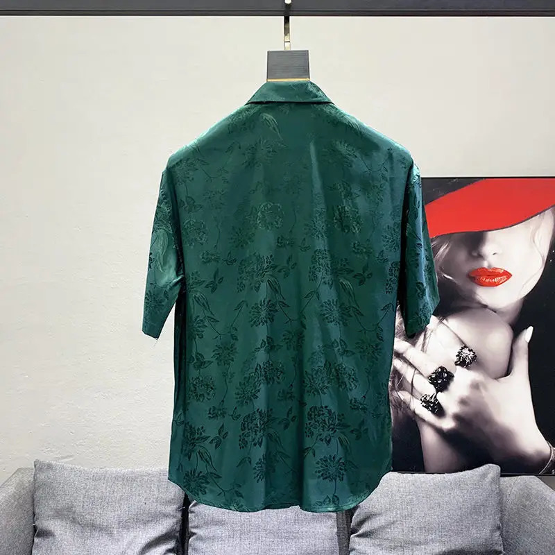 Mens high-quality retro floral casual street clothing Y2K button up shirt fashionable lapel black and white loose short sleeved top Ropa Hombre 240511