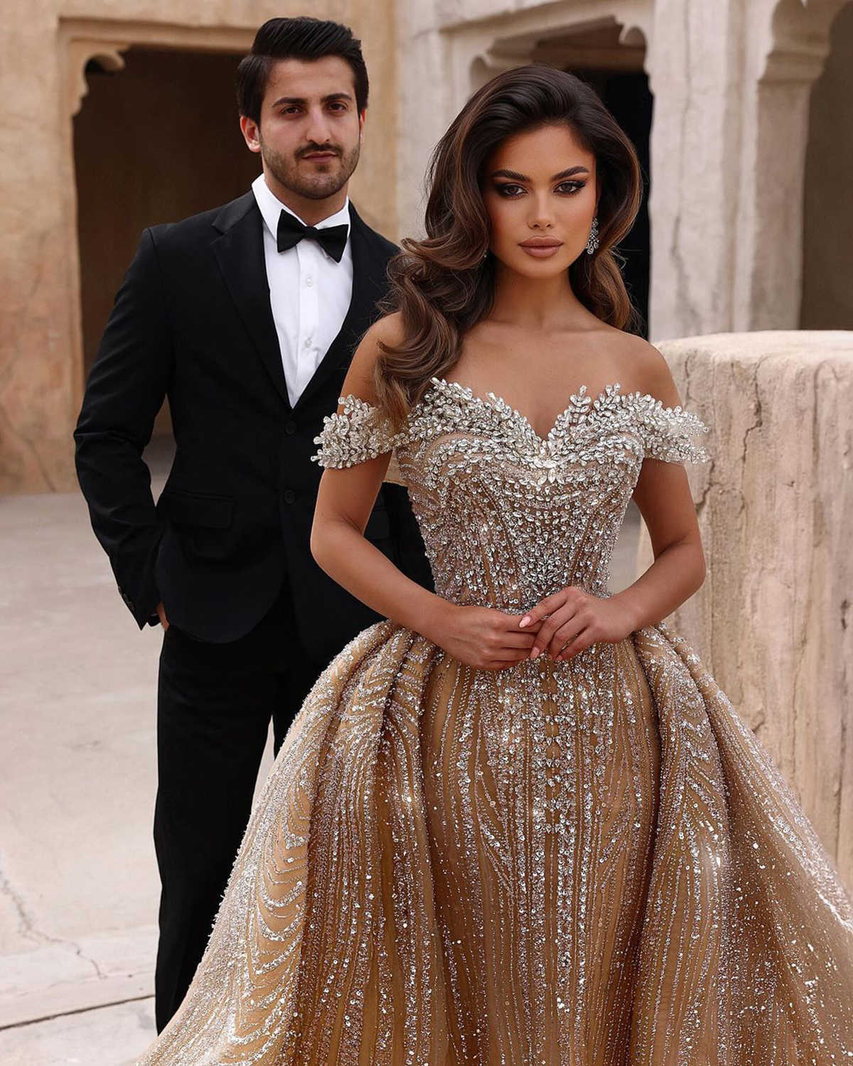 Wedding Dress For Women Off Shoulder Sleeveless Bridal Gown Sequins Crystal Detachable Train Dresses Custom Made