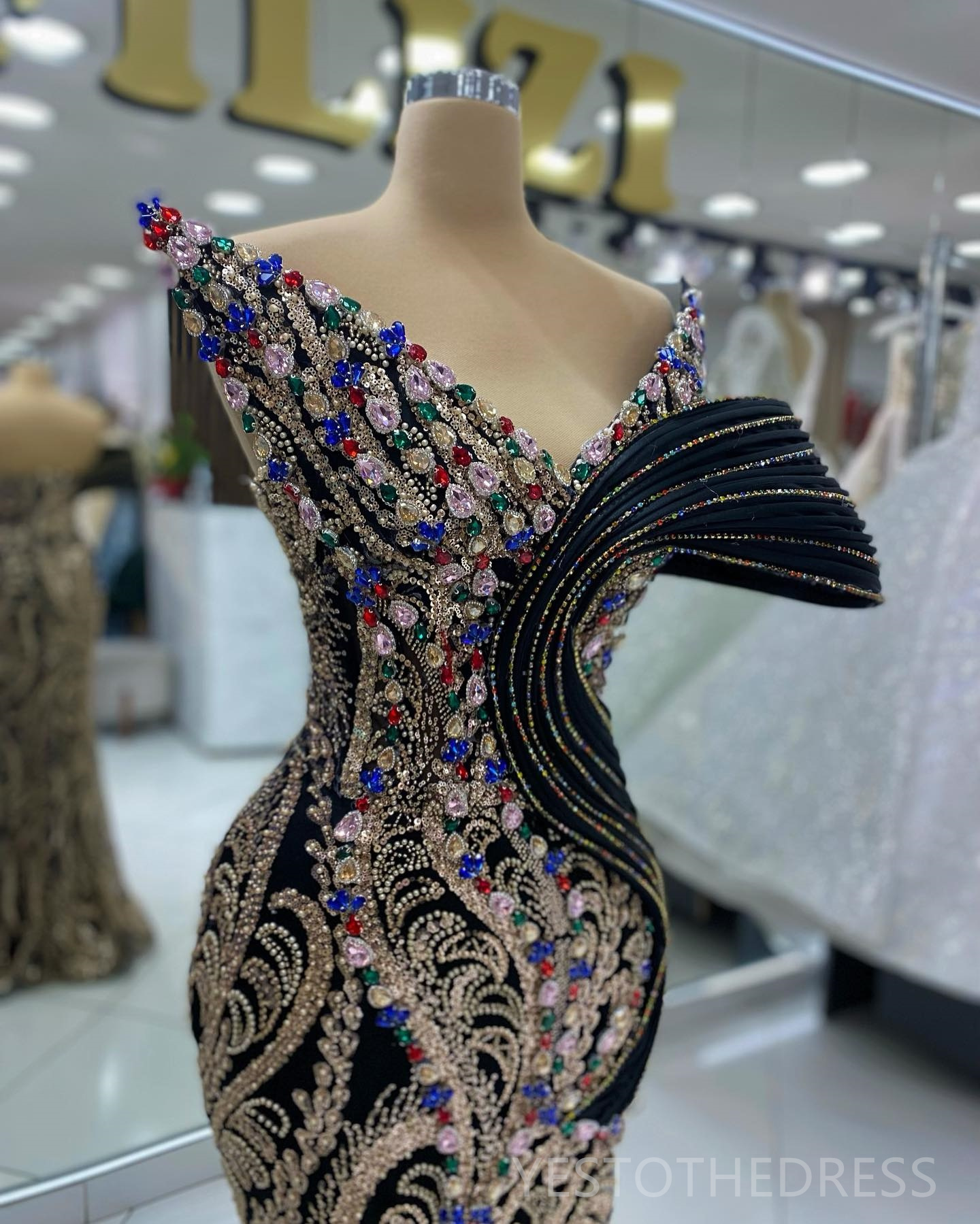 R&W 2024 Colorful Plus Size Prom Dresses for Special Ocns Promdress Illusion One Shoulder Beaded Lace Rhies Birthday Dress Second Reception Gowns AM94