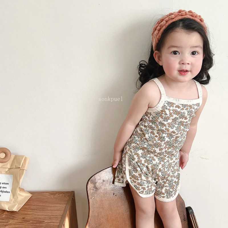 Clothing Sets 2023 Summer New Baby Sleeveless Tops And Tight Waist Shorts 2 Pieces Suit Girls Square Collar Clothing Set Kids Cotton Clothes