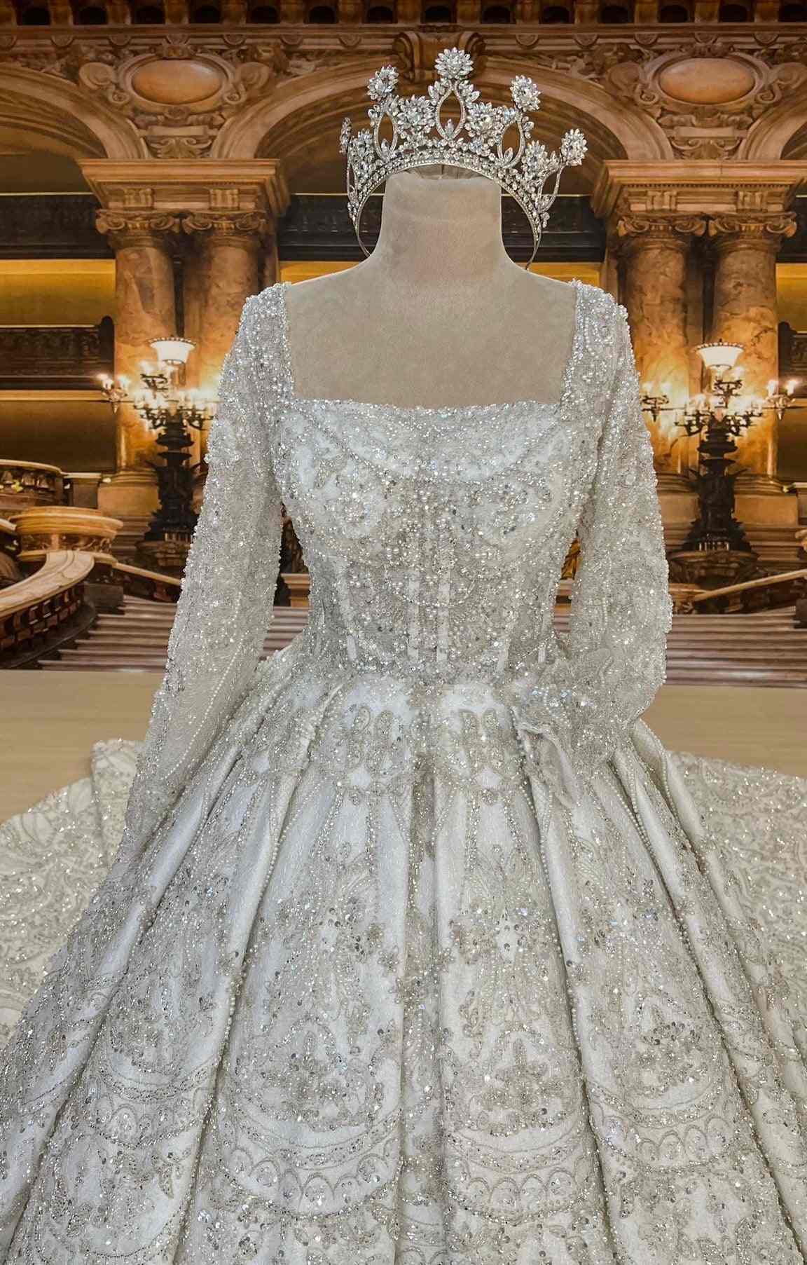 Luxury Ball Gown Wedding Dresses Square Lace Beads Appliques Pearls Backless Pleat Court Gown Custom Made Bridal Plus Size Vestidos De Novia